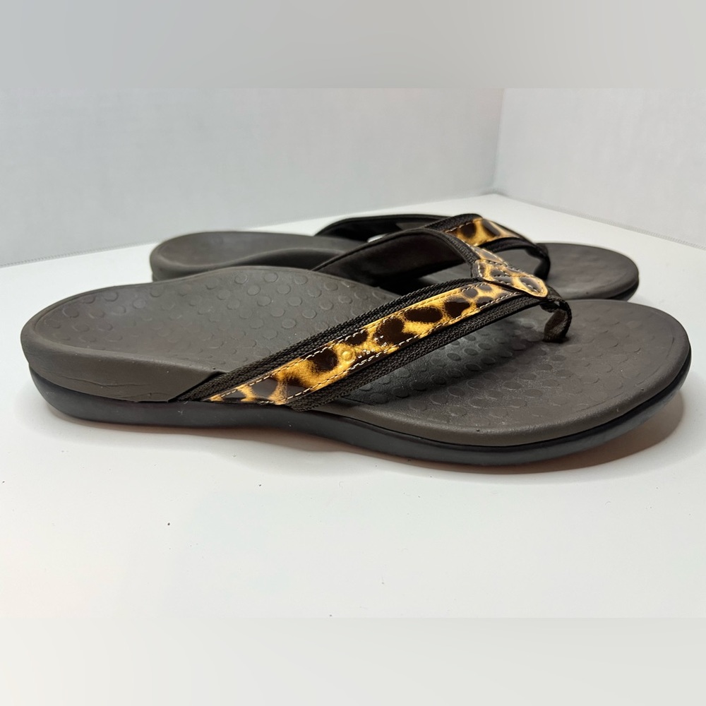 Vionic Tide II Leopard Flip Flop size 8